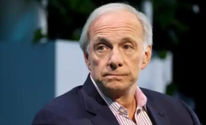 桥水创始人达利欧称AI泡沫确实存在，但抛售时机