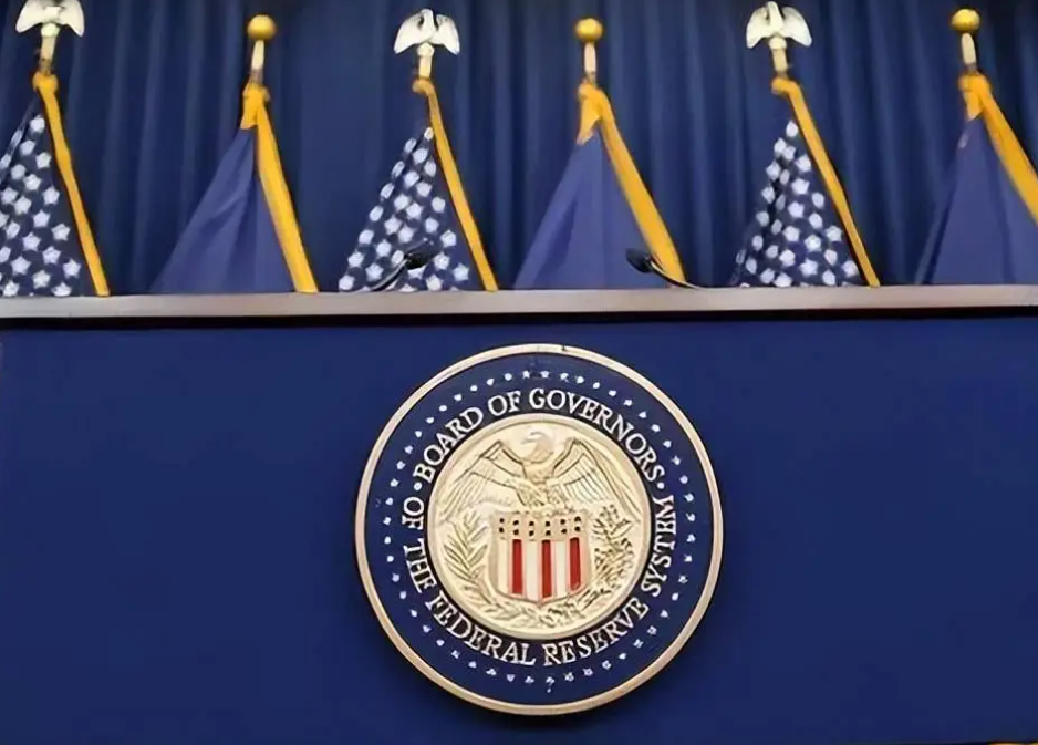 美联储释放降息信号、黄金价格创历史新高